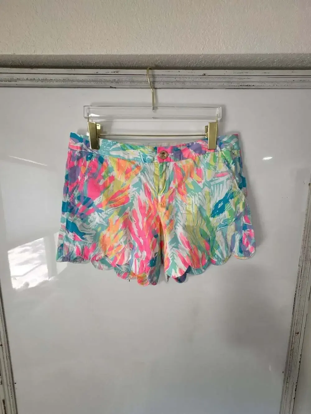 Lilly Pulitzer Buttercup Scalloped Hem Shorts in Sparkling Sands Print